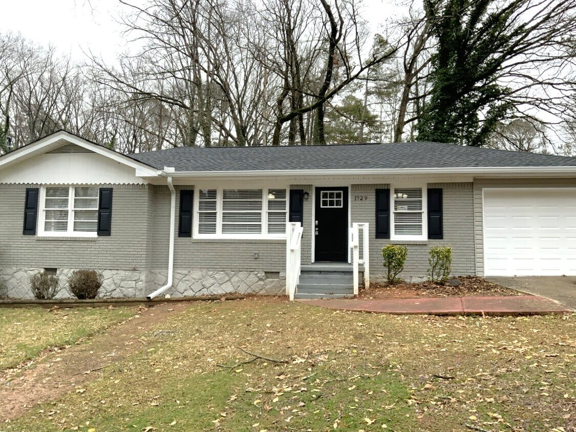 1729 Mcclelland Ave House Rental in East Point, GA
