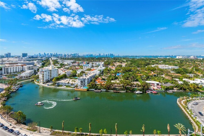 Foto del edificio - 2555 Collins Ave