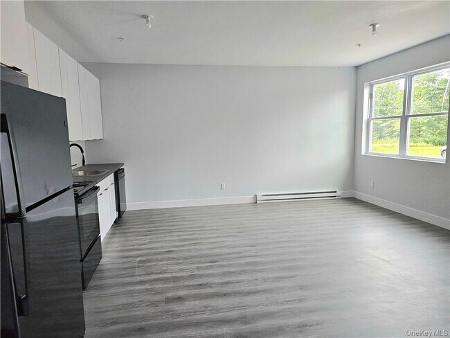 Building Photo - 11 Orange Ln