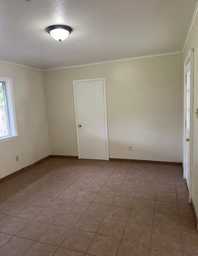 Foto del edificio - 214 Guidry Rd