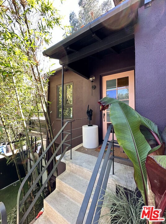 Foto del edificio - 8591 Crescent Dr
