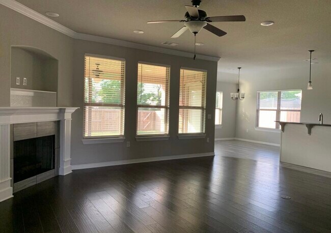 Foto del edificio - 910 Lakeview Dr
