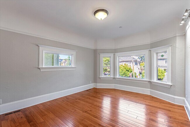 Foto del edificio - Charming Single-family Home For Rent!