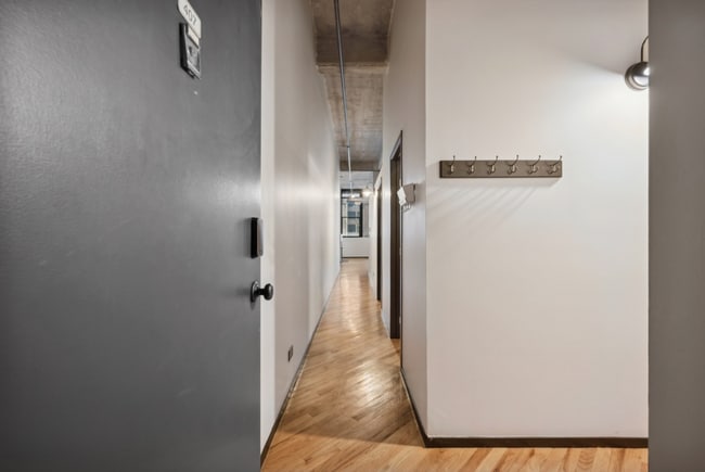 Foto del edificio - 843 W Adams St