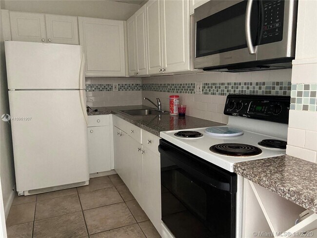 Foto del edificio - 4801 NW 7th St