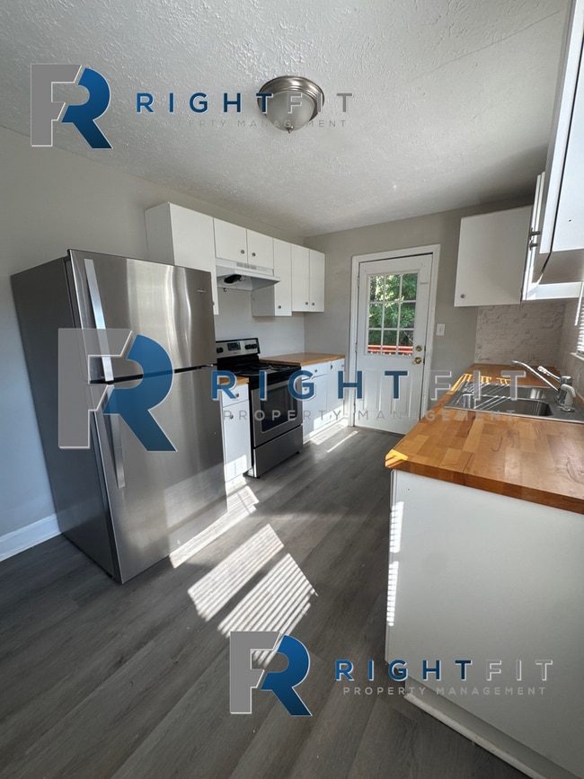 Building Photo - Charming House in Columbus