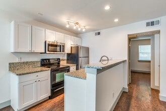 Building Photo - 4633 Fairmount St