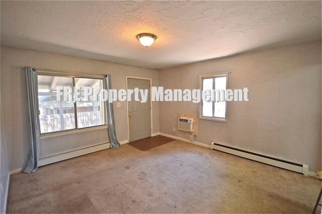 Foto del edificio - 1702 E Woodside Dr