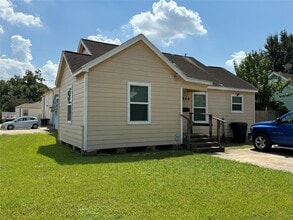 Building Photo - 6946 Moss Rose St