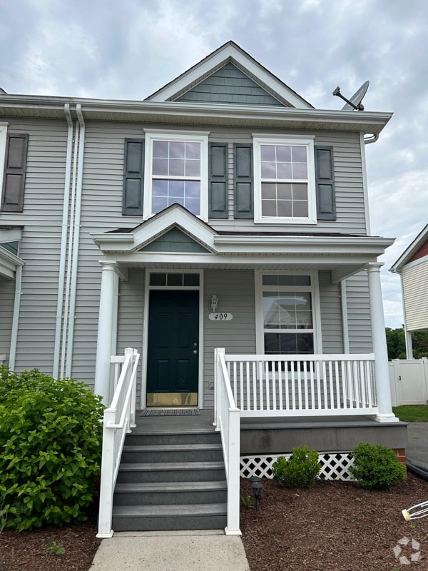 Building Photo - 409 Gandy Dancer Ct