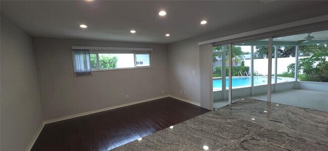 Foto del edificio - 3184 62nd Way N