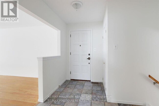 Photo du bâtiment - 1948 Sharel Dr