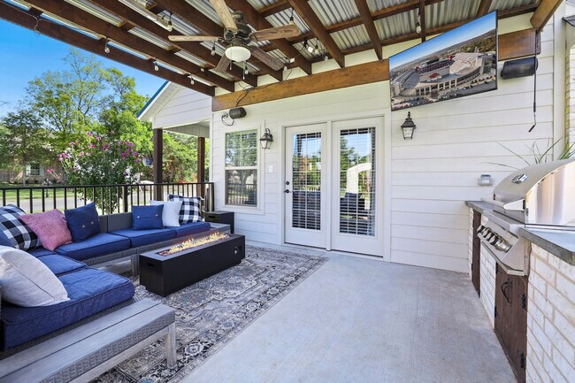 Building Photo - 85 N Solitude Bend