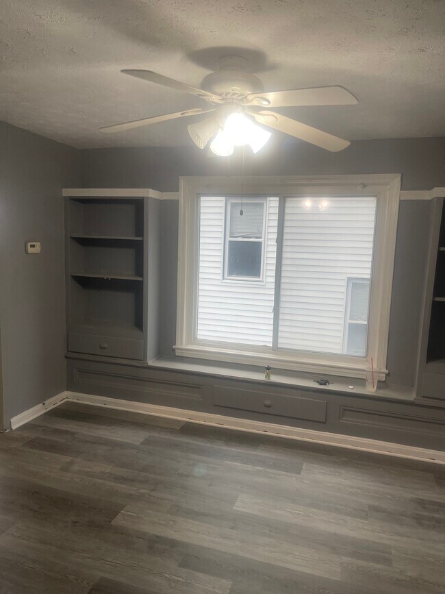 Foto del edificio - 12417 Watterson Ave