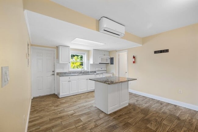 Building Photo - 5409 N Flagler Dr