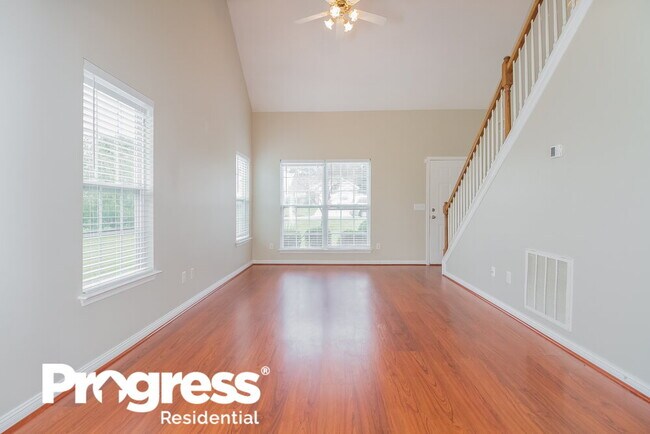 Building Photo - 621 Mable Dr