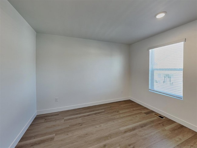Building Photo - 3022 85th Dr NE