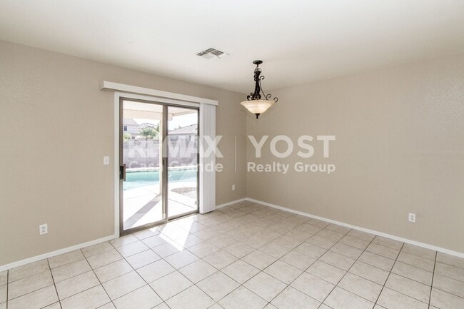 Building Photo - Splash Into Easy Living!