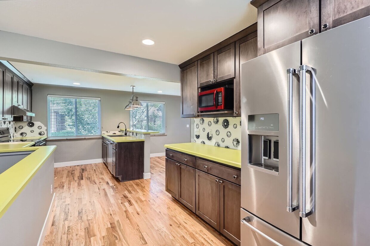 Foto principal - 4 Bed, 2 Bath Duplex in East Colfax – Brig...