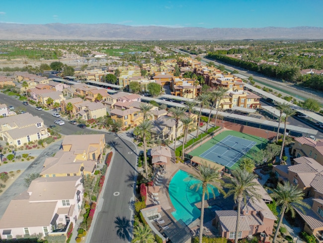 Foto del edificio - 52154 Rosewood Ln