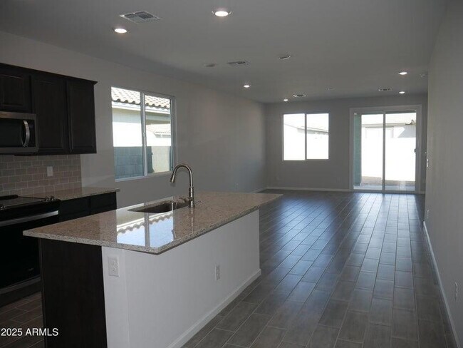 Foto del edificio - 18156 W Daley Ln
