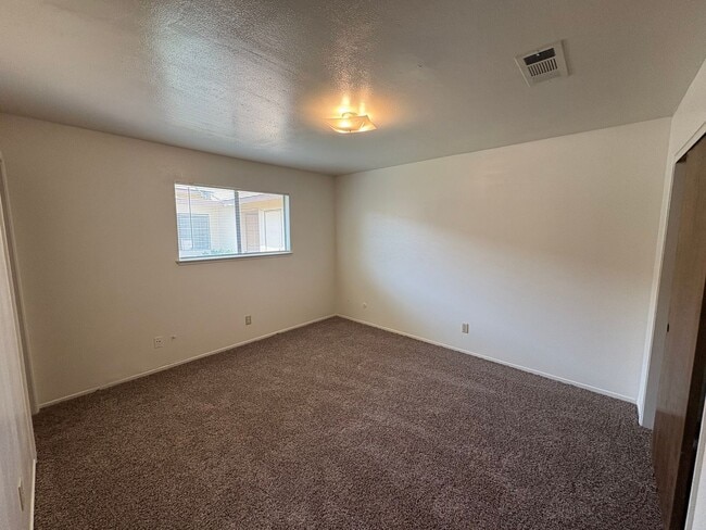 Building Photo - 3229