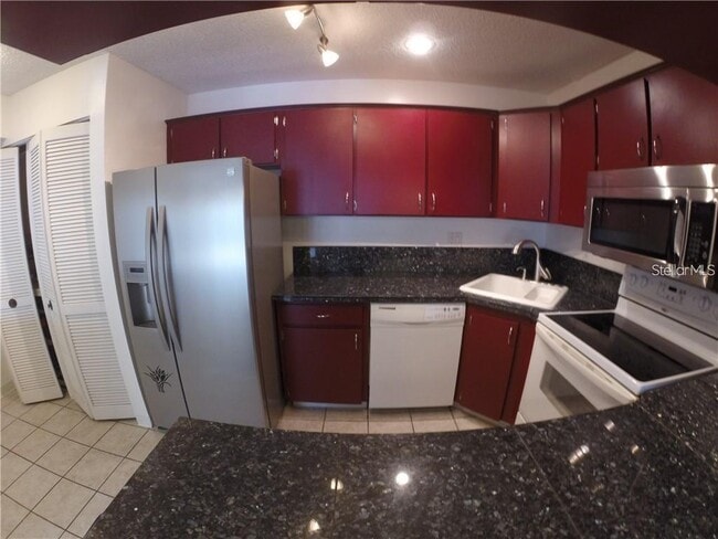 Foto del edificio - 1290 Pine Ridge Cir E