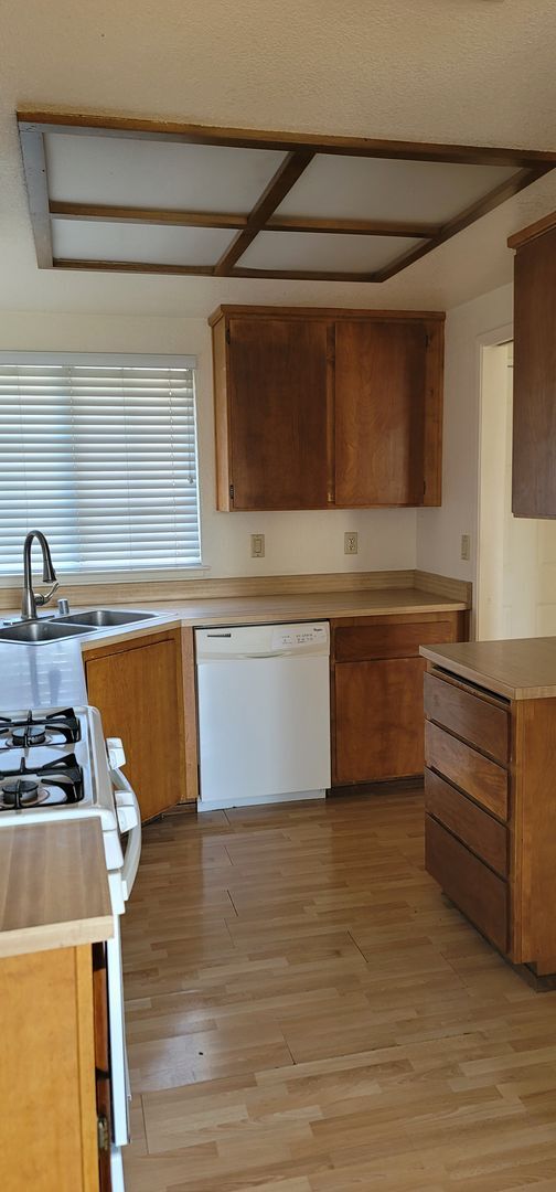 Foto del edificio - House For Rent!