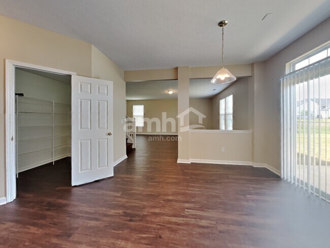 Building Photo - 10546 Hunter Crossing Boulevard