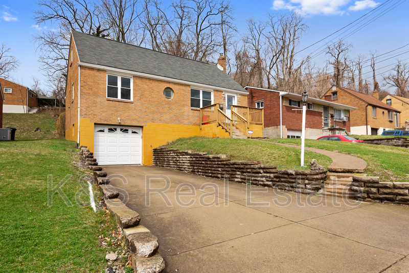 Primary Photo - 110 Richmore Dr