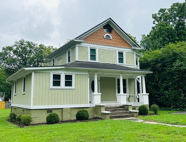 Exterior of house - Unit B upper level - 308 Rose St