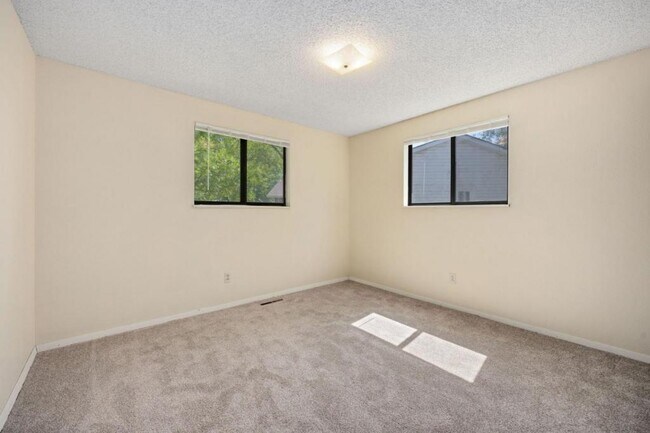 Building Photo - 1417 Zoe Ct