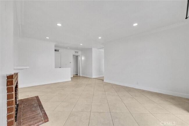 Foto del edificio - 8801 Mays Ave