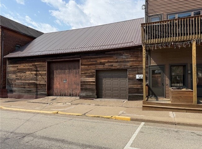 Building Photo - 304 S Main St