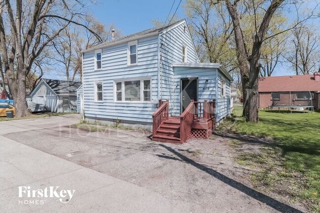 Building Photo - 446 Barron St
