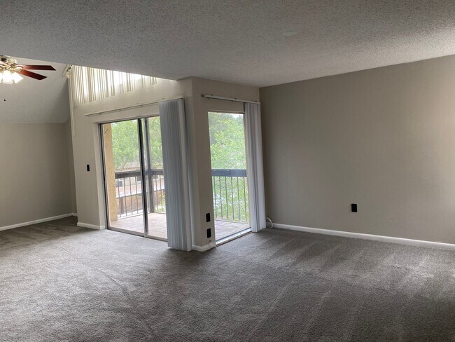 Building Photo - Kimberlea 2 bedroom 1.5 bath unit !