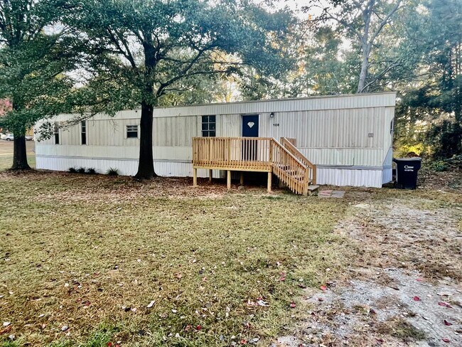 Building Photo - Adorable 2 bedroom 2 bath Trailor Home loc...