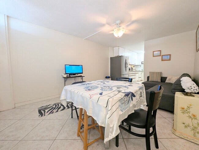 Foto del edificio - 425 Ena Rd