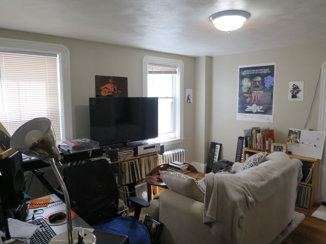 Primary Photo - 104 Highland Ave