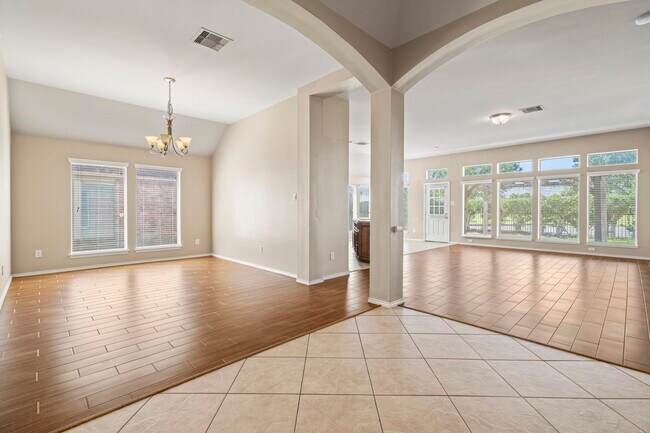 Foto del edificio - 7242 Rambling Tree Ln