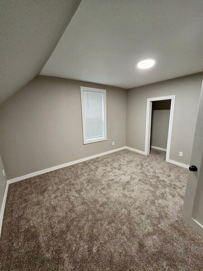 Foto del edificio - 725 W Cavour Ave