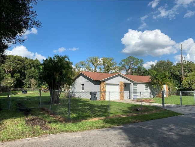 Building Photo - 325 S Eastside Dr