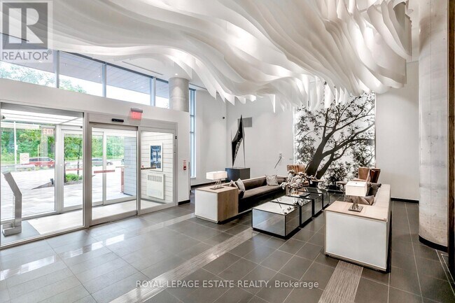 Photo du bâtiment - 1830 Bloor St W