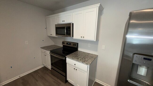 Building Photo - Lovely 3-Bedroom Home in a Quiet Kansas Ci...