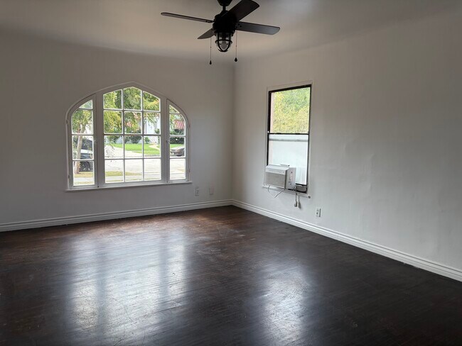 Foto del edificio - 3506 Falcon Ave