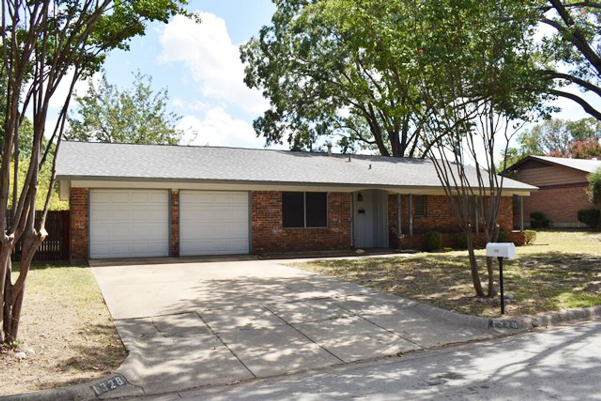 Primary Photo - Cute home with Bonus Room!