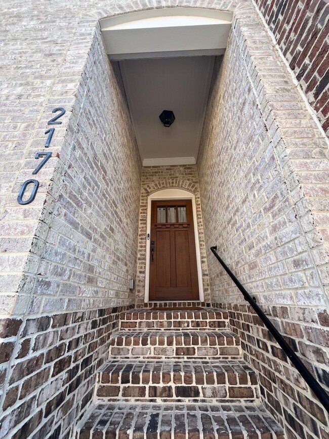 Building Photo - 4 Bedroom Townhome in Grayson