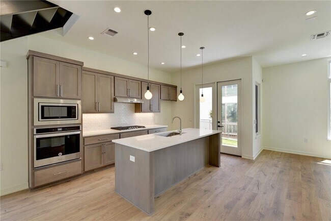Foto del edificio - 3303 Cantwell Ln