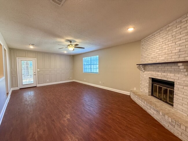 Building Photo - 3 Bedroom 2 Bath Home for Rent in Charter ...