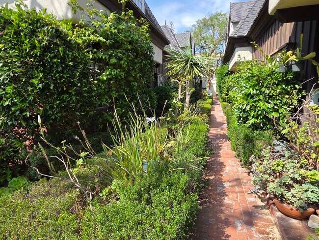 Foto del edificio - 8227 Redlands St